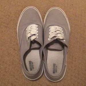 Women’s grey flat sneakers